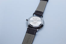 Cargar imagen en el visor de la galería, 50 times - GREYHOUND (Brown)